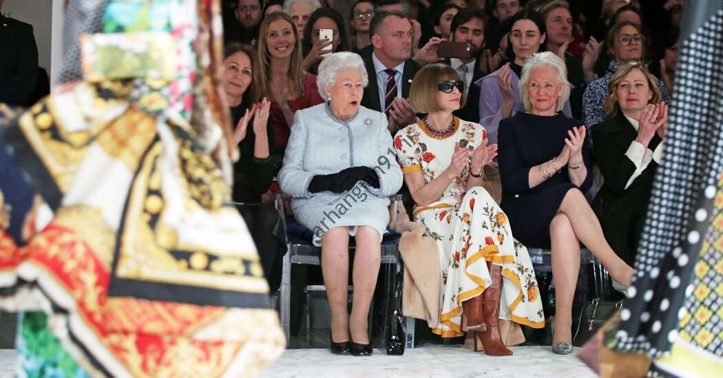 به روز رسانی ها: پادشاه چارلز سوم در حالی که بریتانیا برای عصر جدید آماده می شود وارد لندن می شود