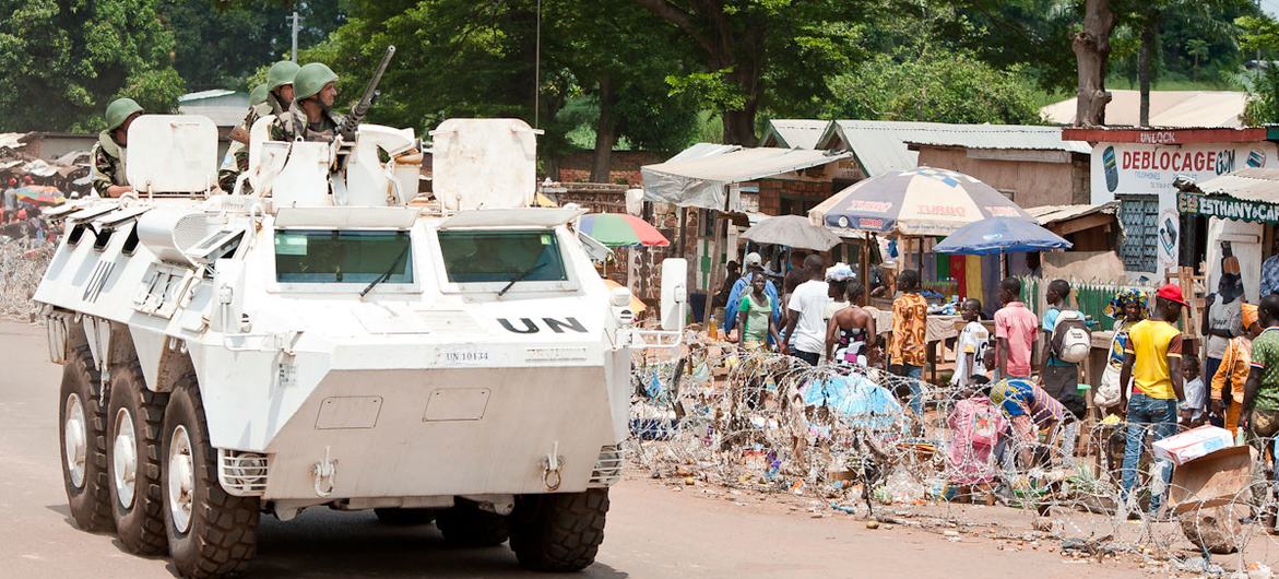 نیروهای حافظ صلح سازمان ملل در حال گشت زنی بامبری در جمهوری آفریقای مرکزی هستند.