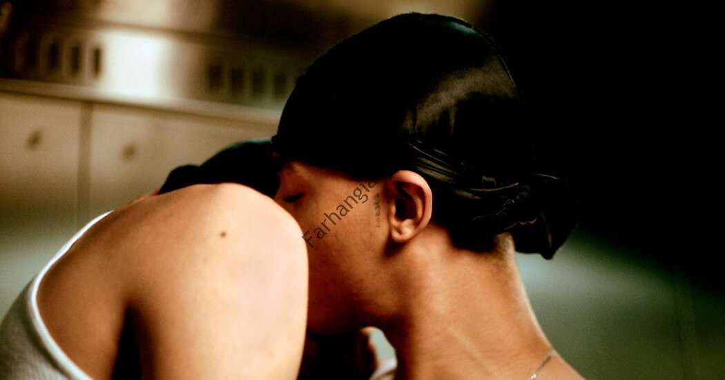 نظر |  من می خواهم دنیا ما را در حال بوسیدن ببیند