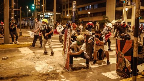 تظاهرکنندگان روز دوشنبه در لیما پایتخت پرو با پلیس درگیر شدند.