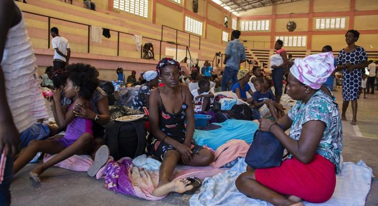 خشونت های گروهی در پورتو پرنس، پایتخت هائیتی، نزدیک به 8500 زن و کودک را تنها در دو هفته مجبور به ترک خانه های خود کرد.  (فایل)