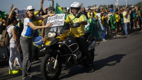 حامیان رئیس جمهور ژایر بولسونارو علیه فرماندار فعلی ریودوژانیرو ویلسون ویتزل در 31 مه 2020 در ریودوژانیرو، برزیل تظاهرات کردند.